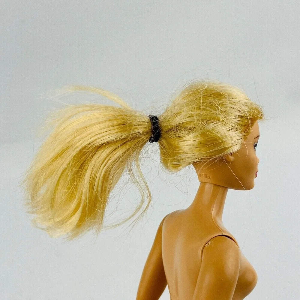 Barbie Curvy Doll Blonde Hair Blue‎ Eyes J35HF Light Complexion Nude